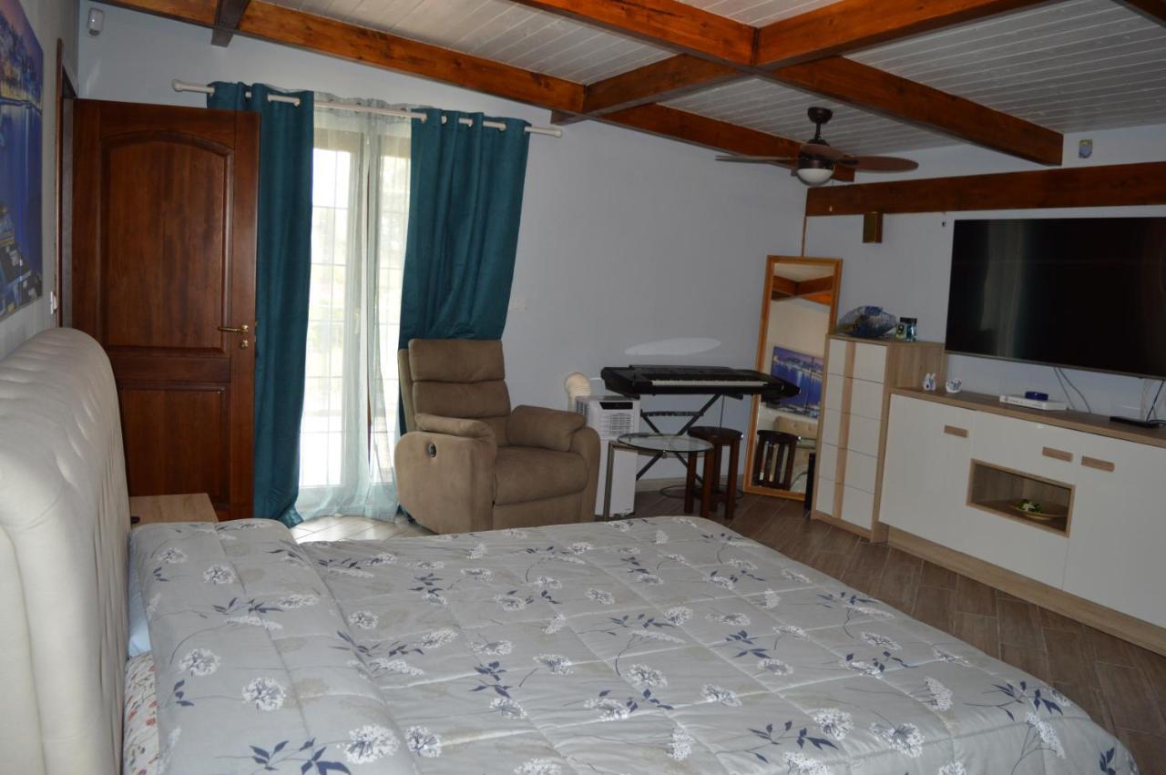 Villa Carmen Кастел Волтурно Екстериор снимка